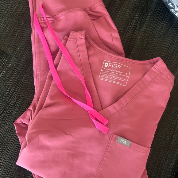 FIGS scrubs sets… original price per set $96 offering $40 per set - Picture 8 of 16